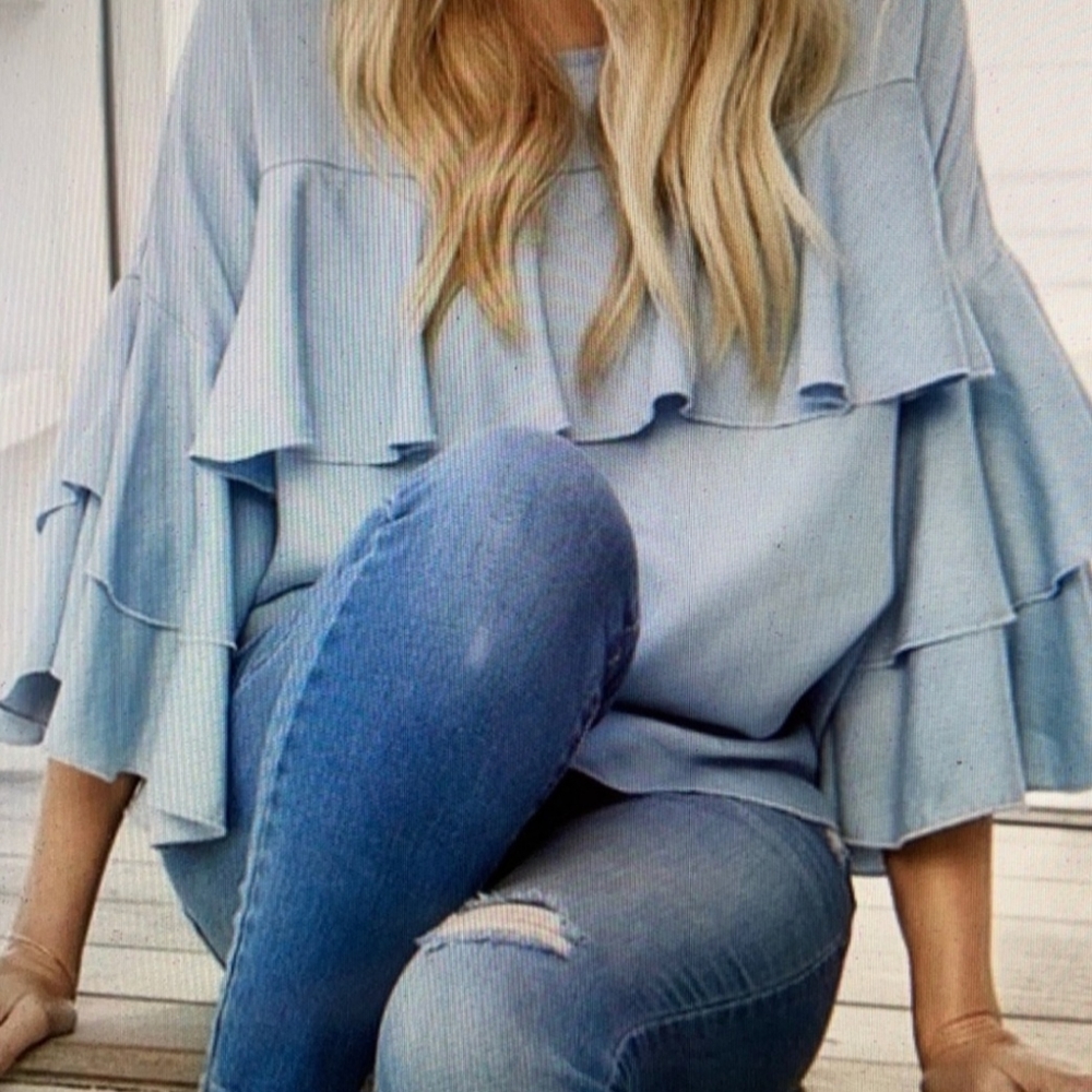 NWOT Lauren Conrad Tiered Ruffle Top chambray